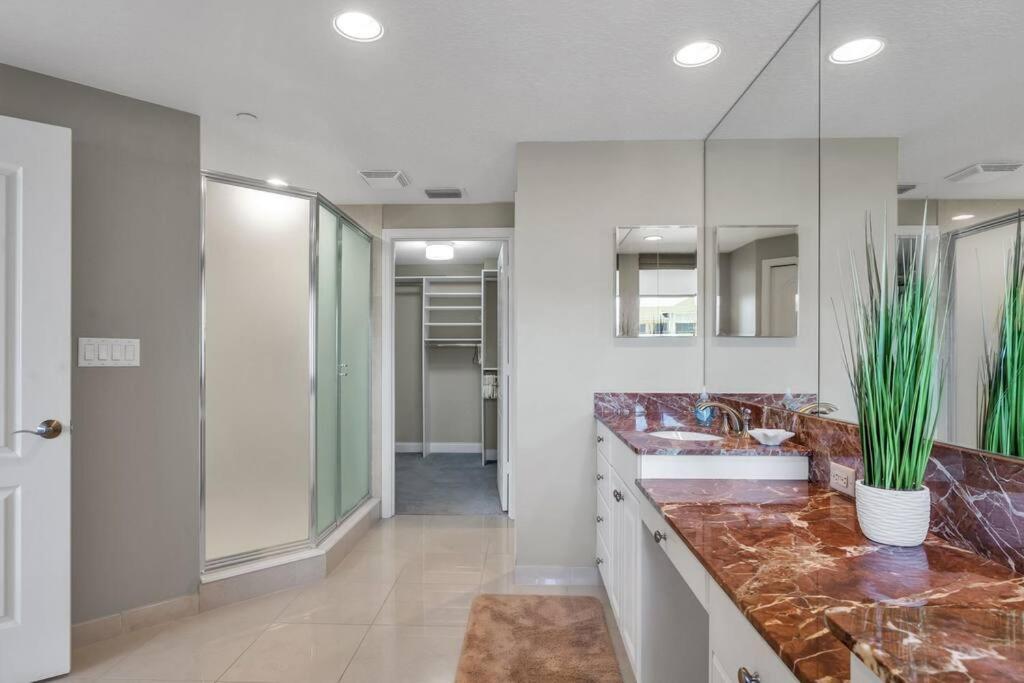 Coastal Elegance: Your Clearwater Beach Escape Екстер'єр фото