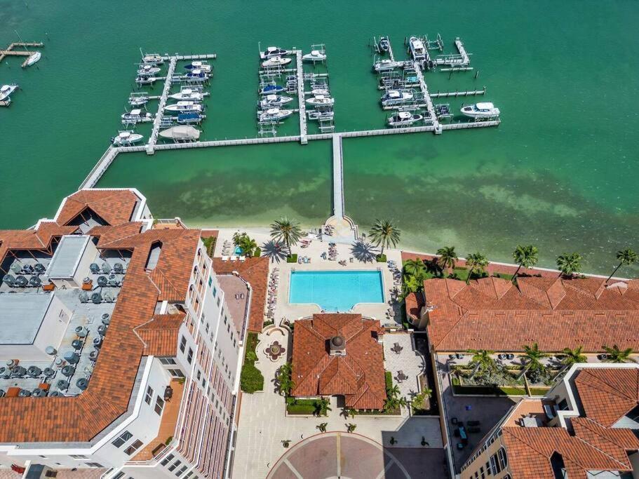 Coastal Elegance: Your Clearwater Beach Escape Екстер'єр фото